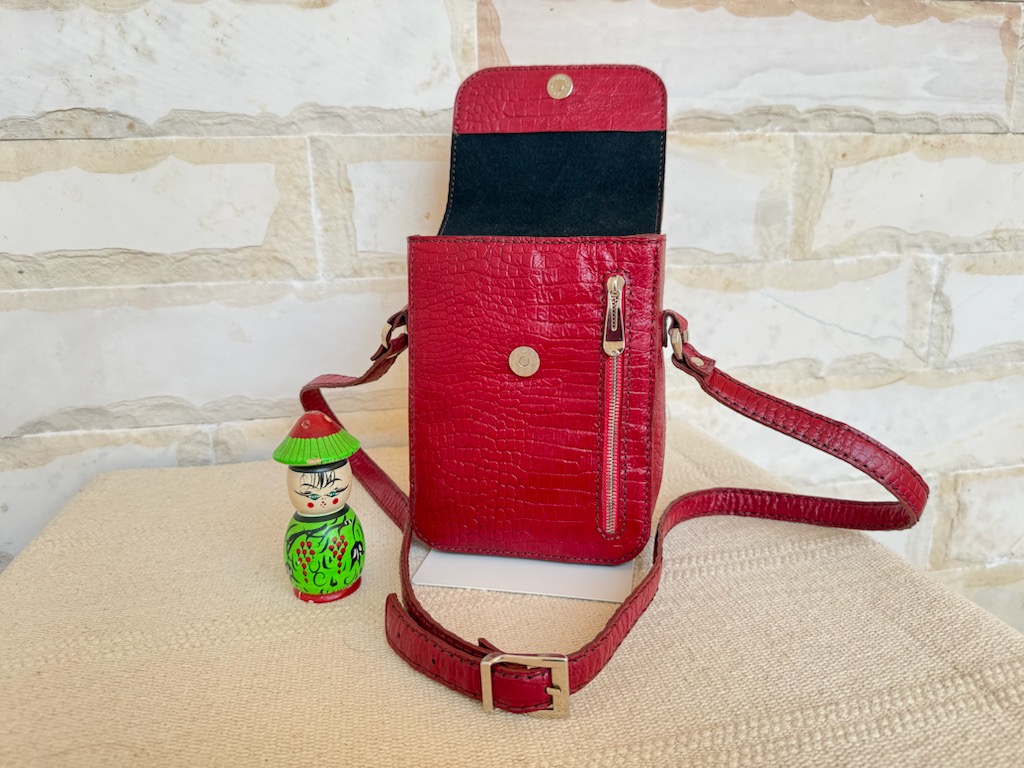 👜 Handcrafted Genuine Leather Shoulder Bag – Burgundy Python Print – Adjustable Strap | Hana GCC